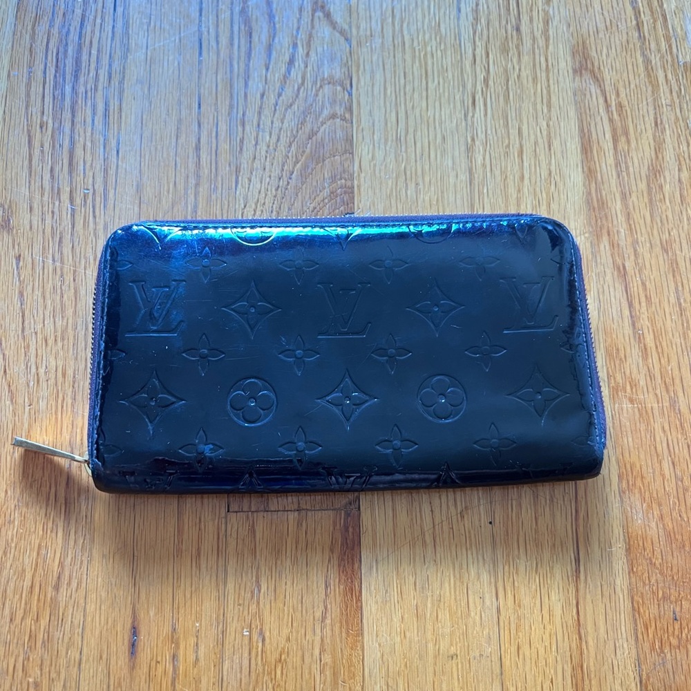 Louis Vuitton Vernis Amaranth Monogram Zippy Patent Leather Wallet